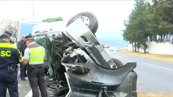 vuelca-tractocamion-autopista-mexico-toluca